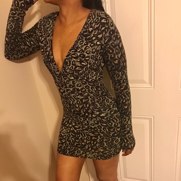 monaco Dresses & Skirts - Cheetah print gold long sleeve body-con mini small